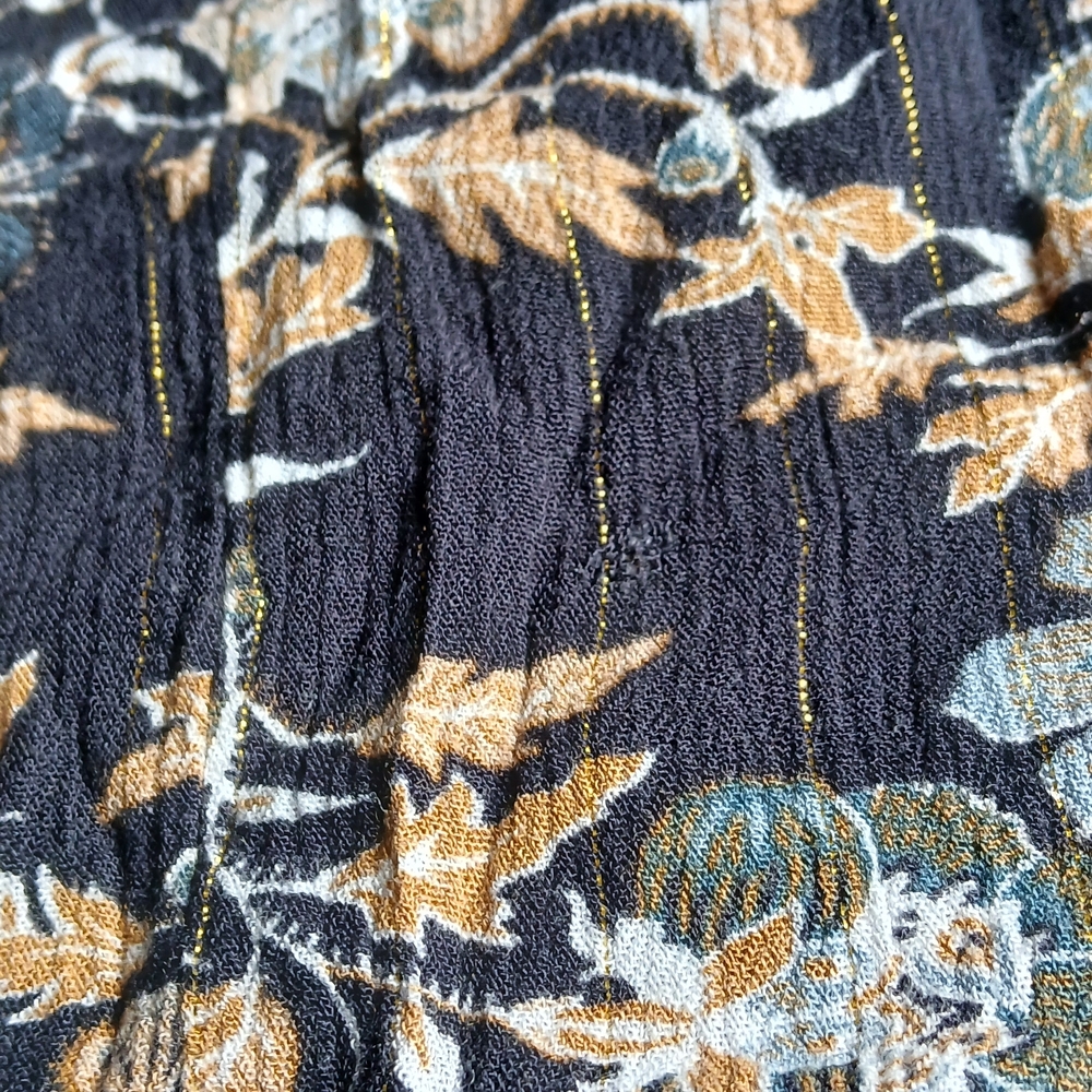 Knox Rose Multicolor Floral Top - Picture 7 of 9